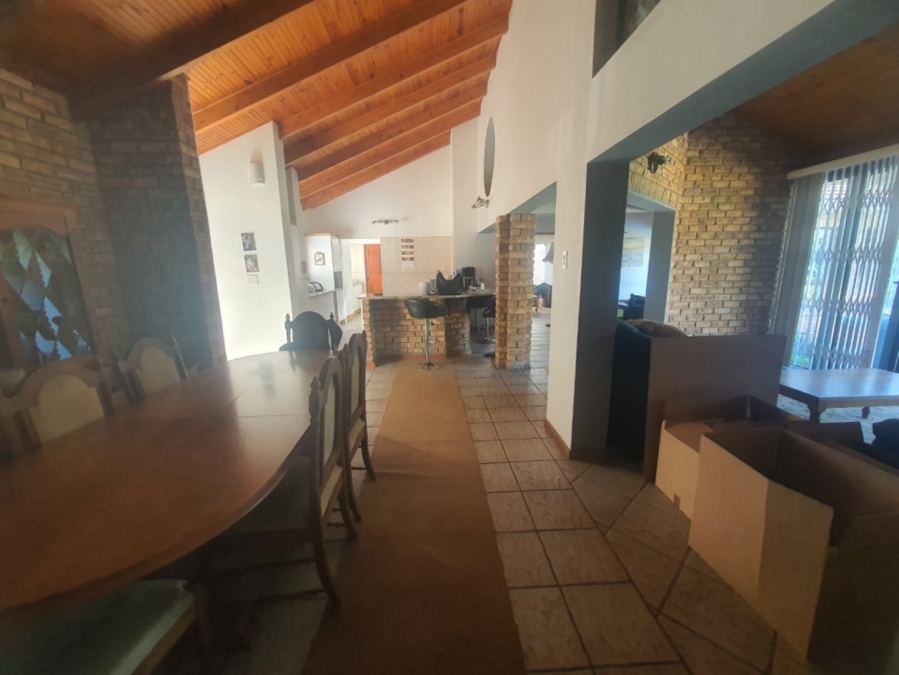 To Let 4 Bedroom Property for Rent in Beacon Bay Eastern Cape